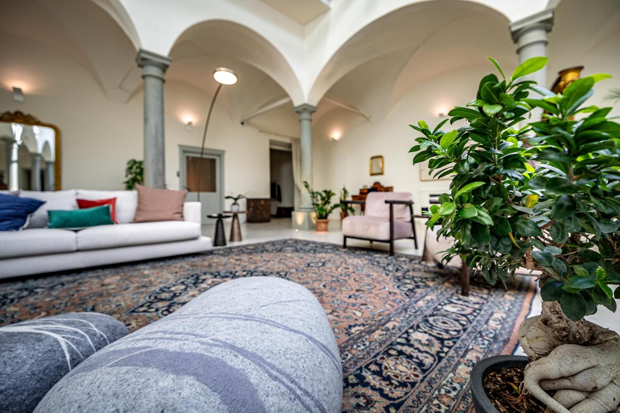 Dimora Collection - Le Corti - Boutique Luxury In A Restored 13th Century Convent, With Sauna And Gym (adults Only)
